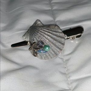 Mermaid style sea shell hair clips